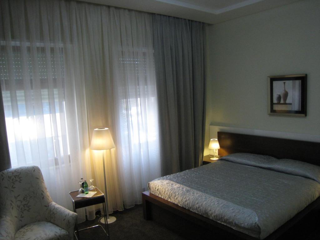 Boutique Hotel Kotoni Тирана Стая снимка