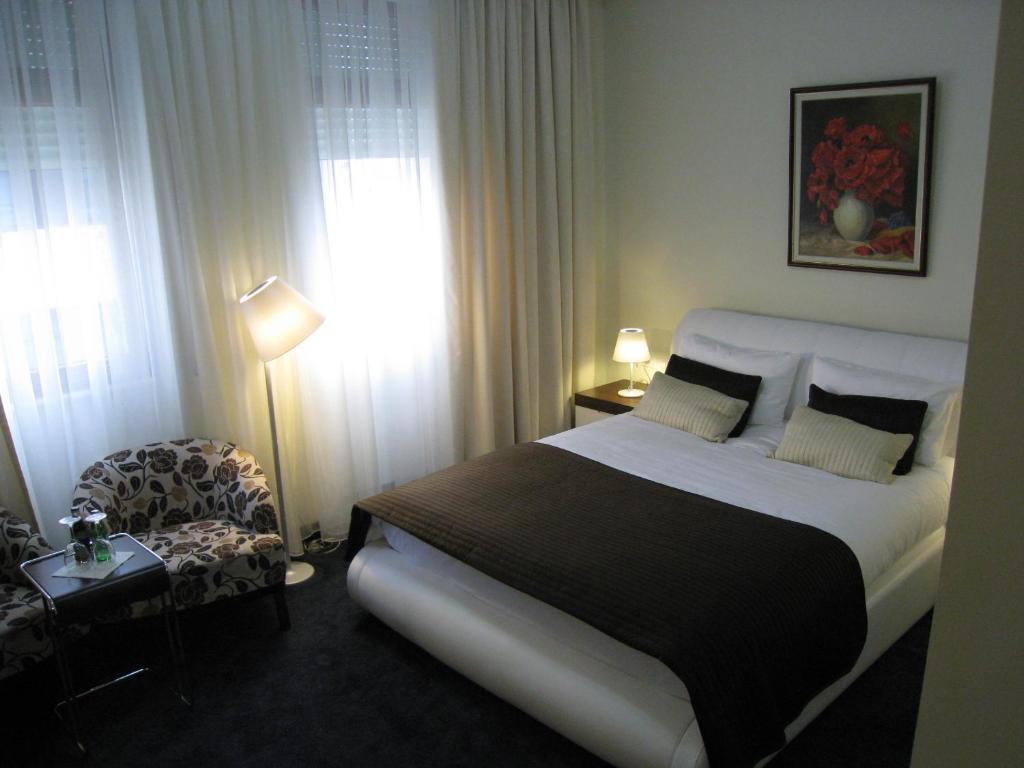 Boutique Hotel Kotoni Тирана Стая снимка