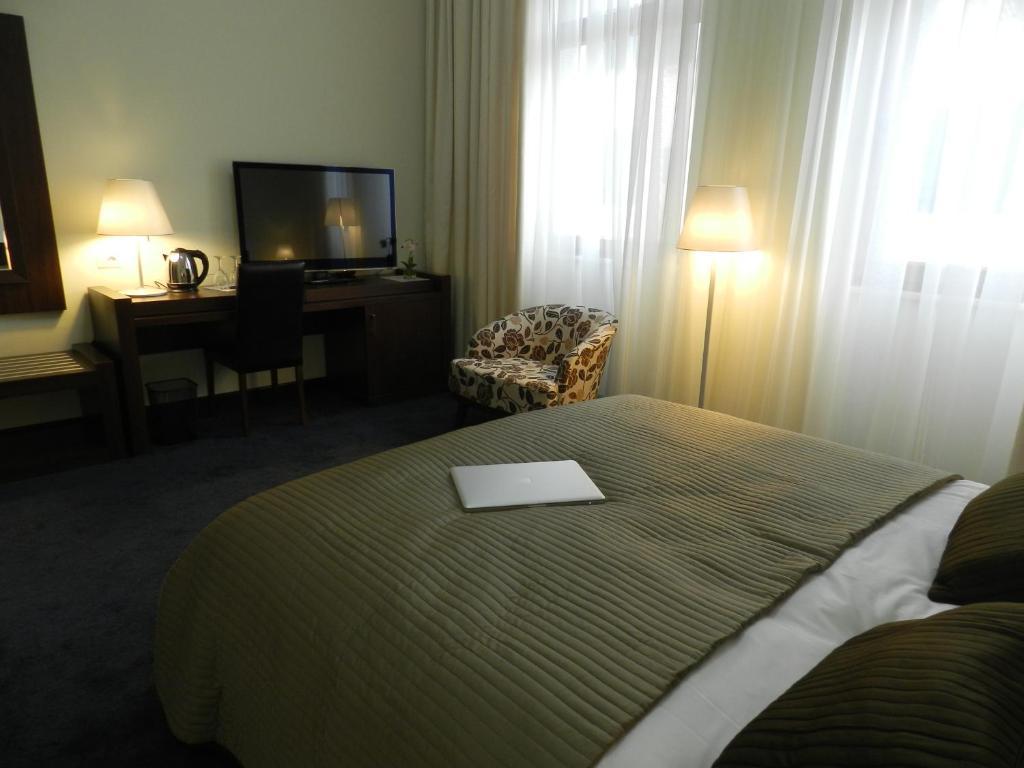 Boutique Hotel Kotoni Тирана Стая снимка
