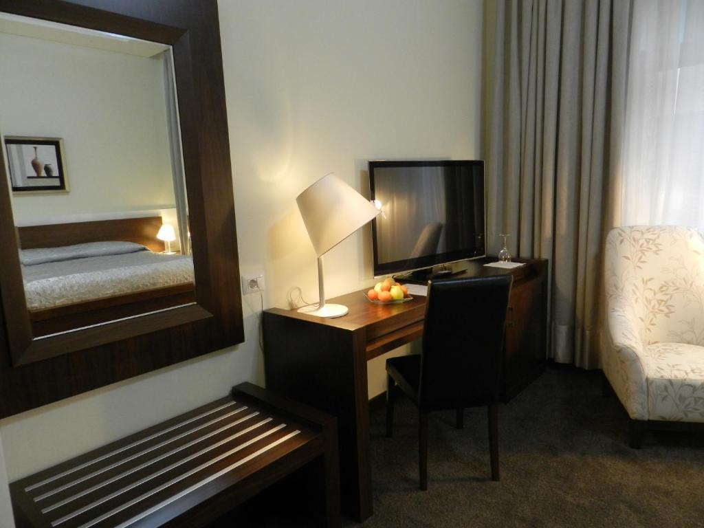 Boutique Hotel Kotoni Тирана Екстериор снимка