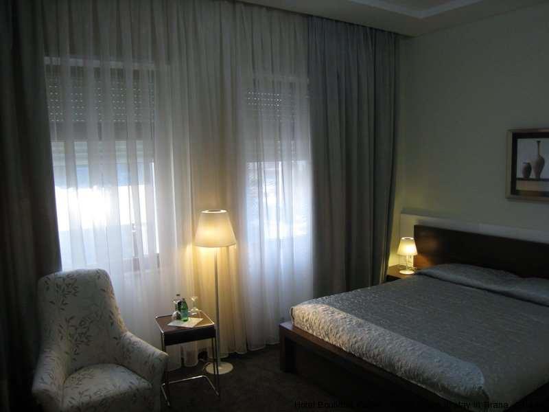 Boutique Hotel Kotoni Тирана Стая снимка
