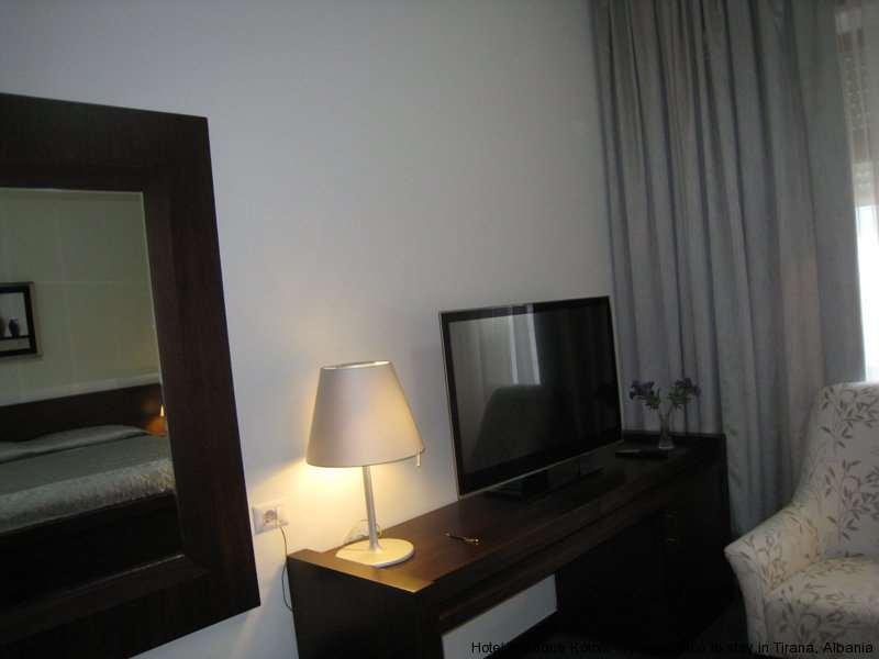 Boutique Hotel Kotoni Тирана Стая снимка