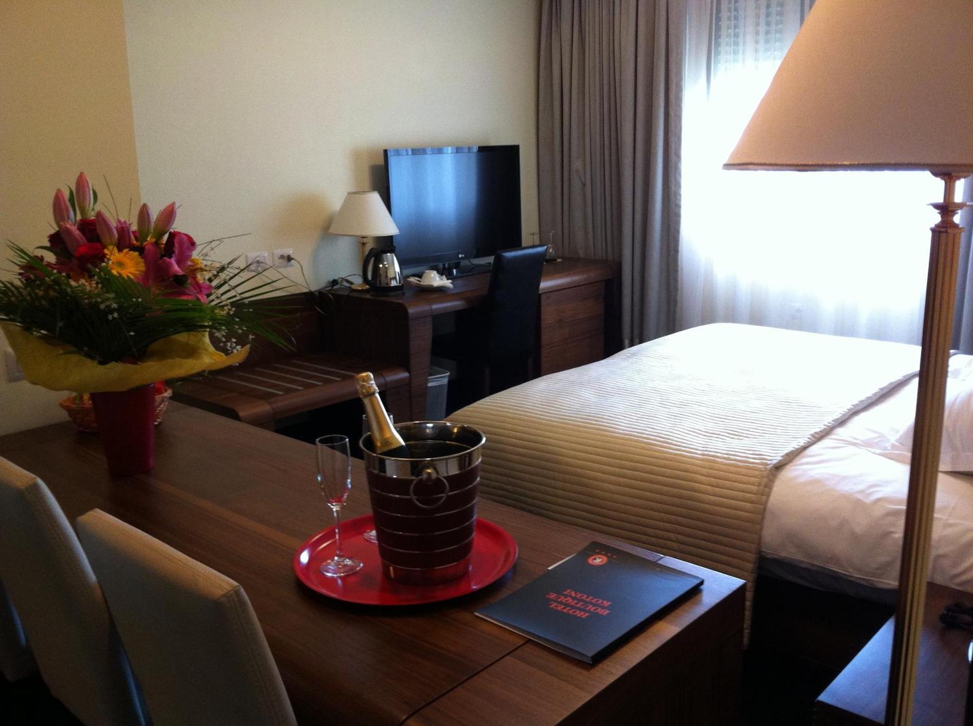 Boutique Hotel Kotoni Тирана Екстериор снимка