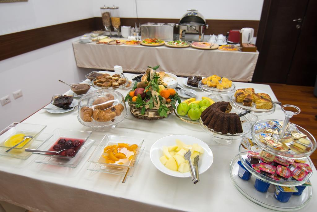 Boutique Hotel Kotoni Тирана Екстериор снимка
