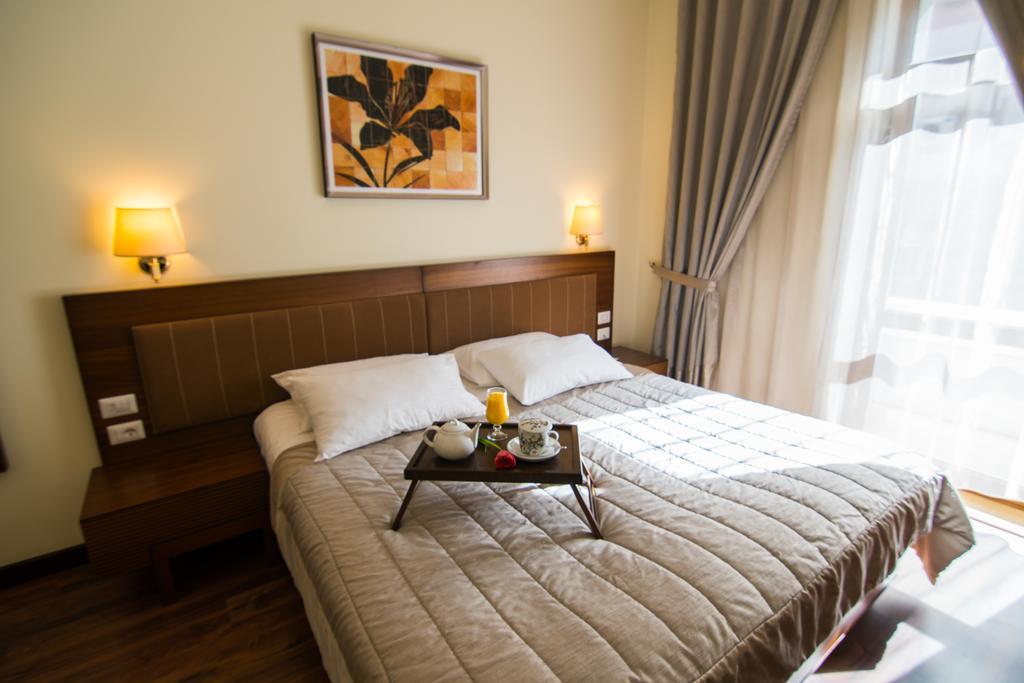 Boutique Hotel Kotoni Тирана Екстериор снимка