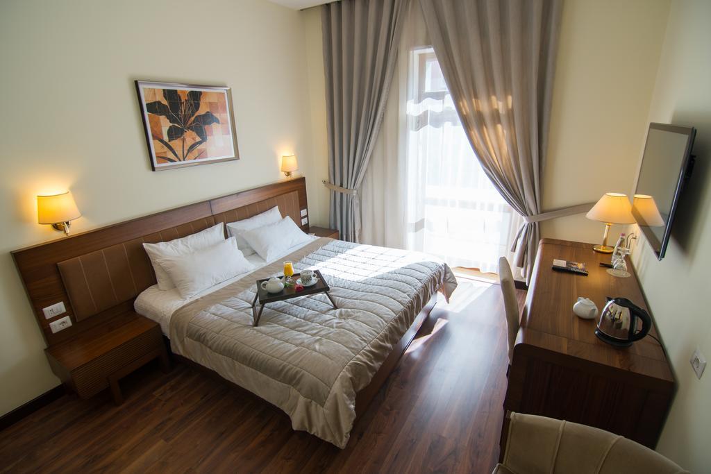 Boutique Hotel Kotoni Тирана Екстериор снимка