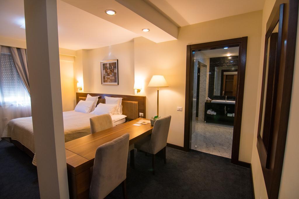 Boutique Hotel Kotoni Тирана Екстериор снимка